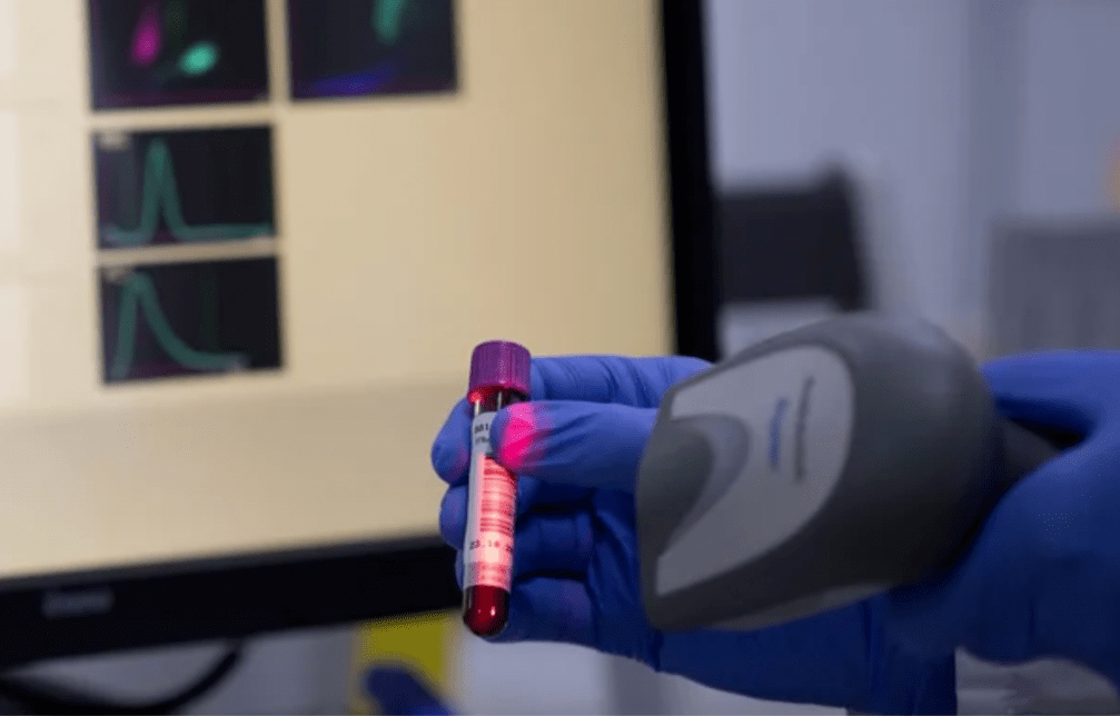 Un tubo di prova con analisi