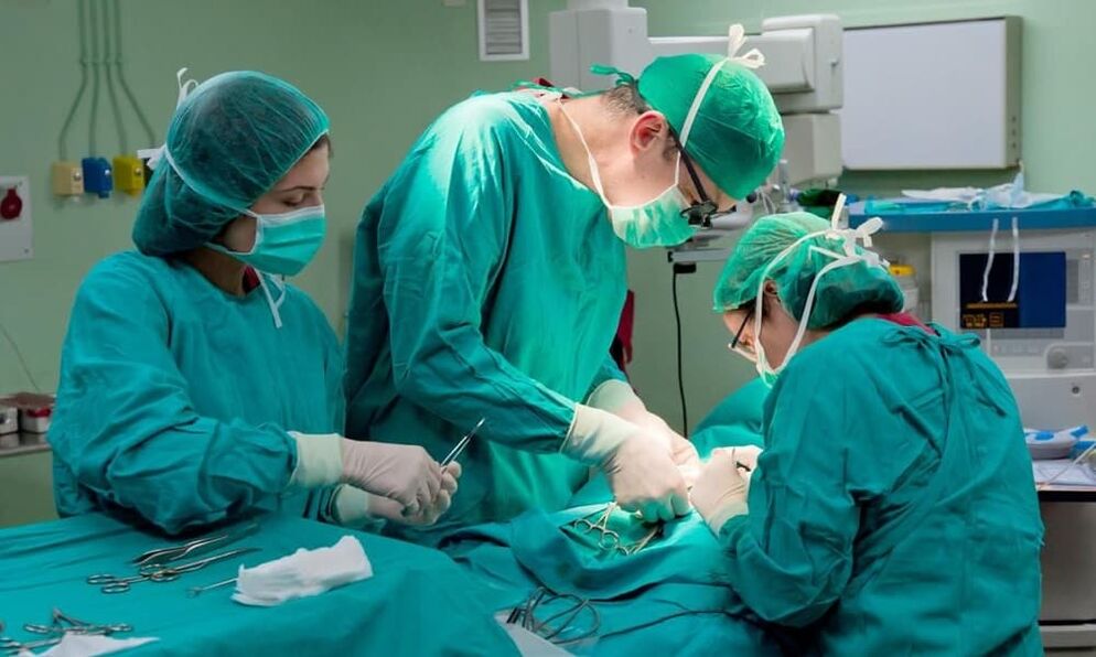 Un grave danno alla vescica richiede un intervento chirurgico